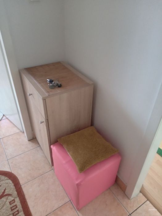 Vând taburet pentru copii piele roz