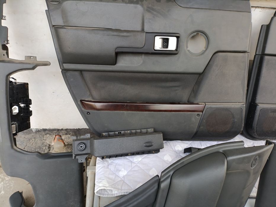 Чёрный салон на Range Rover