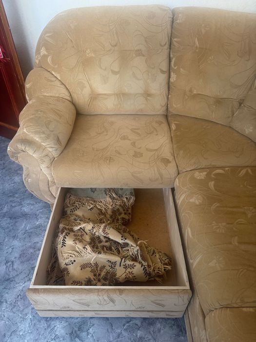 Бесплатно отдам диван