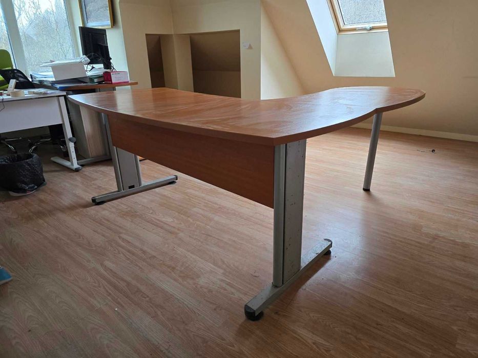 Бюро / Конферентна маса