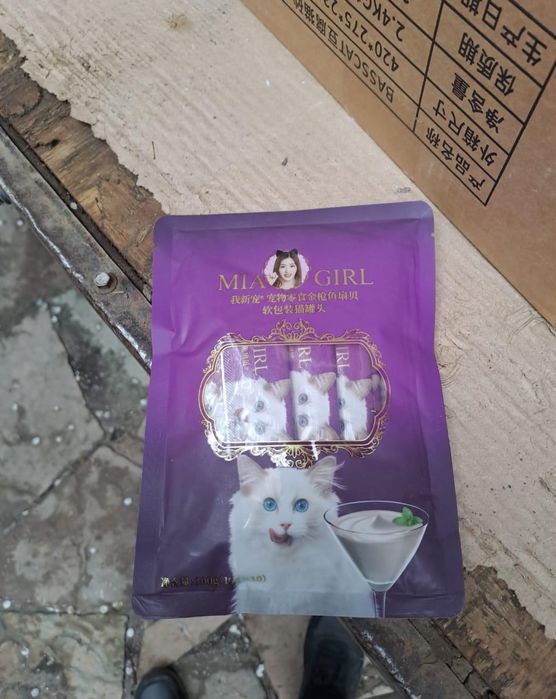 Кошачий наполнитель и корм