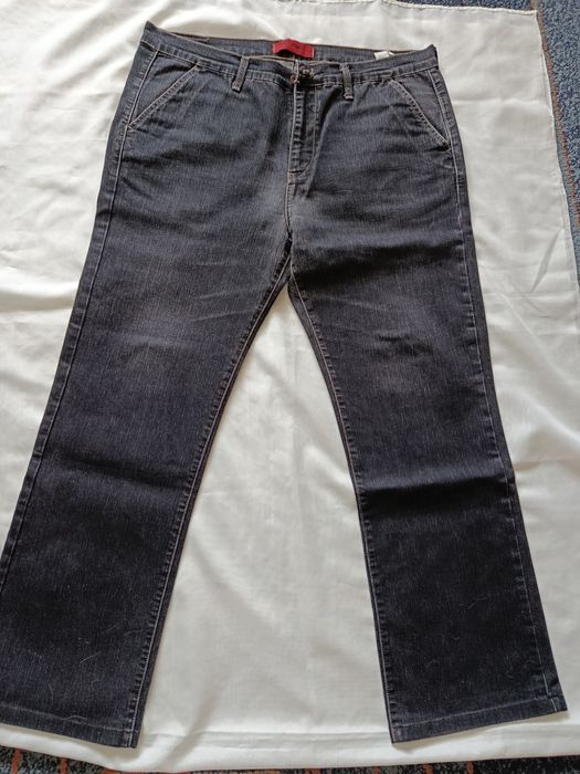 Продам джинсы ц 5000 тенге