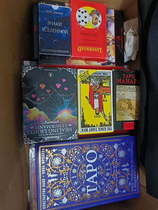 Продам  карты таро и книги