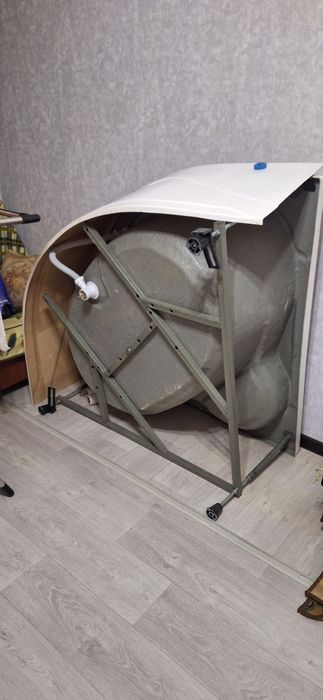 Продается Ванна угловая