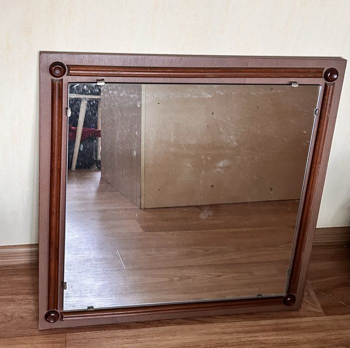 Продам навесной шкафчик и зеркало