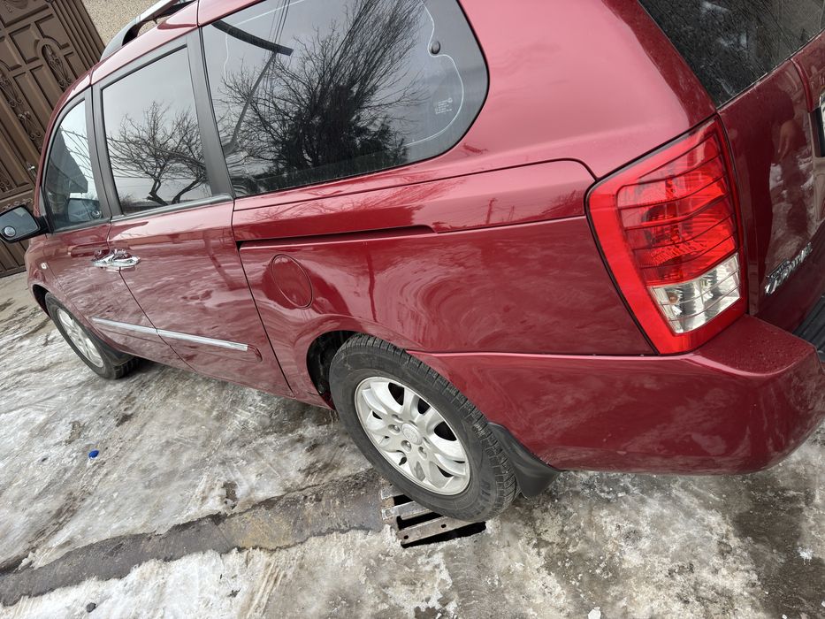 Киа карнивал срочна сотилади