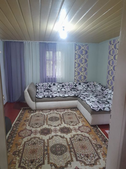 Vând  casă la curte