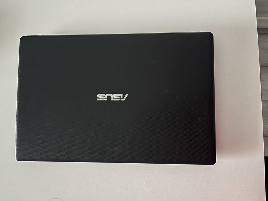 Laptop ASUS X551C, 4 GB RAM, HDD 500 GB, procesor intel core i3
