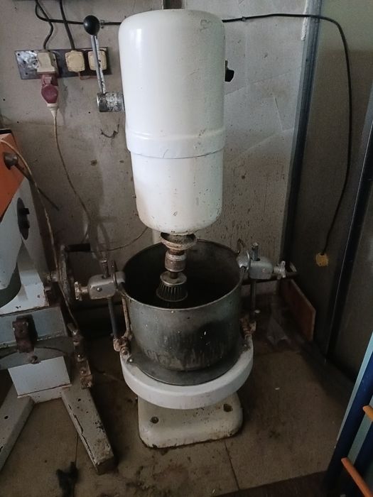 Продам миксер планетарный