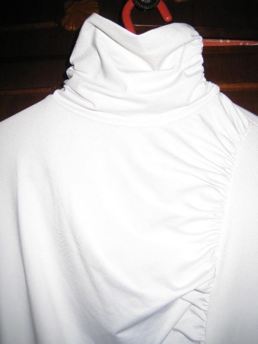 Блузки белые модные