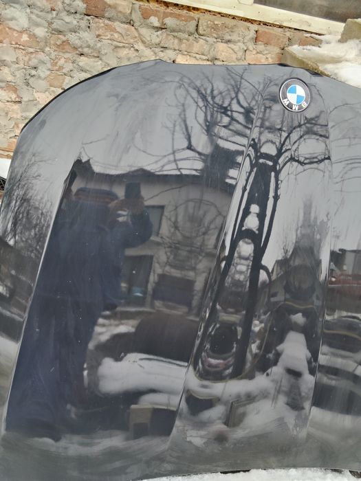 Vând capota BMW e90 2011 facelift originala și caseta direcție golf 5