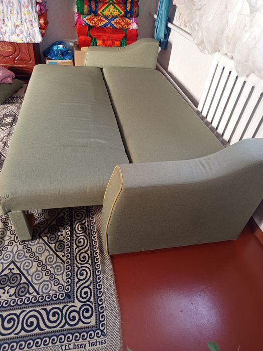 Диван жастықтары бар