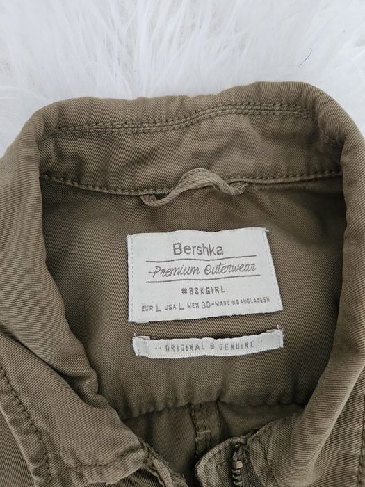 Geaca Bershka L cu aplicatii