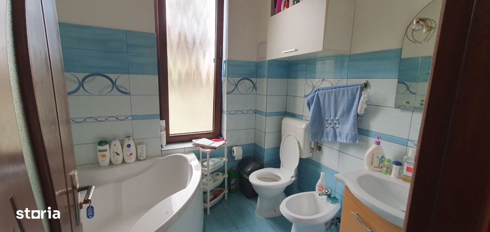 Proprietar vând casă individuală pe colț în zonă liniştită