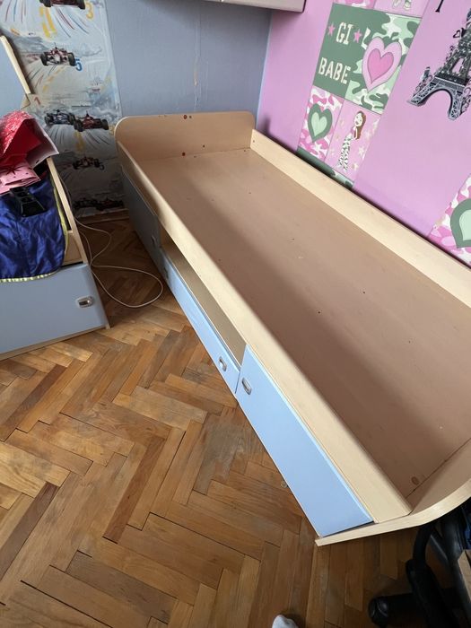 Шкаф и две легла