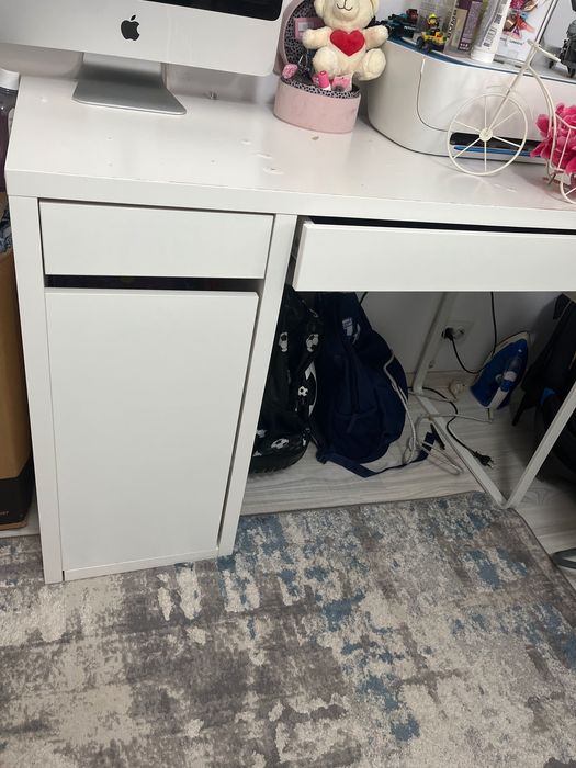 Birou Ikea  produs utilizat prezintă defecte vopsea sărită pe alocuri
