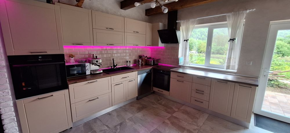 Cabana de inchiriat cu piscina interioara incalzita, ciubar, pensiune