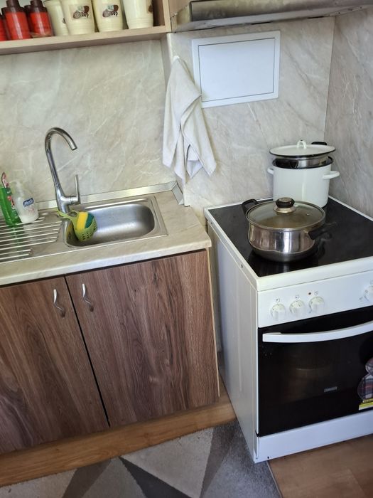 Давам под наем тристаен в кв.Студ.град дългосрочно