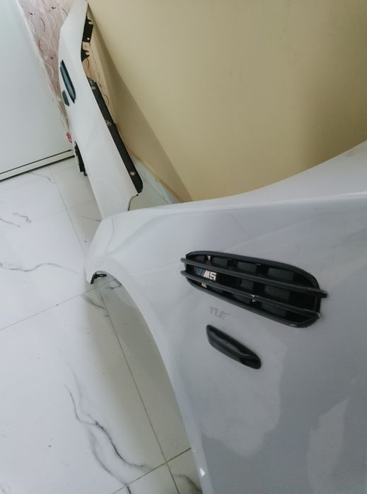 Продавам комплект предни калници за BMW E60 (ляв + десен).
Комплек