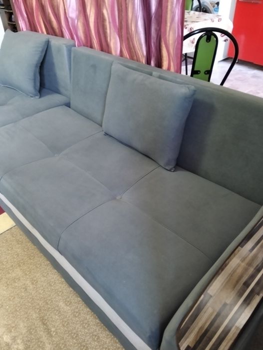 Продажа небольшого углового дивана,в хорошем состоянии