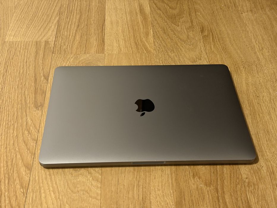 I7,  32GB Ram, 512Gb MacBook Pro 13-inch 2020 Four Thunderbolt 3 ports