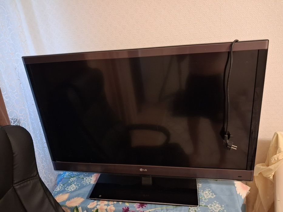 Жидкокристаллический теледидар LG