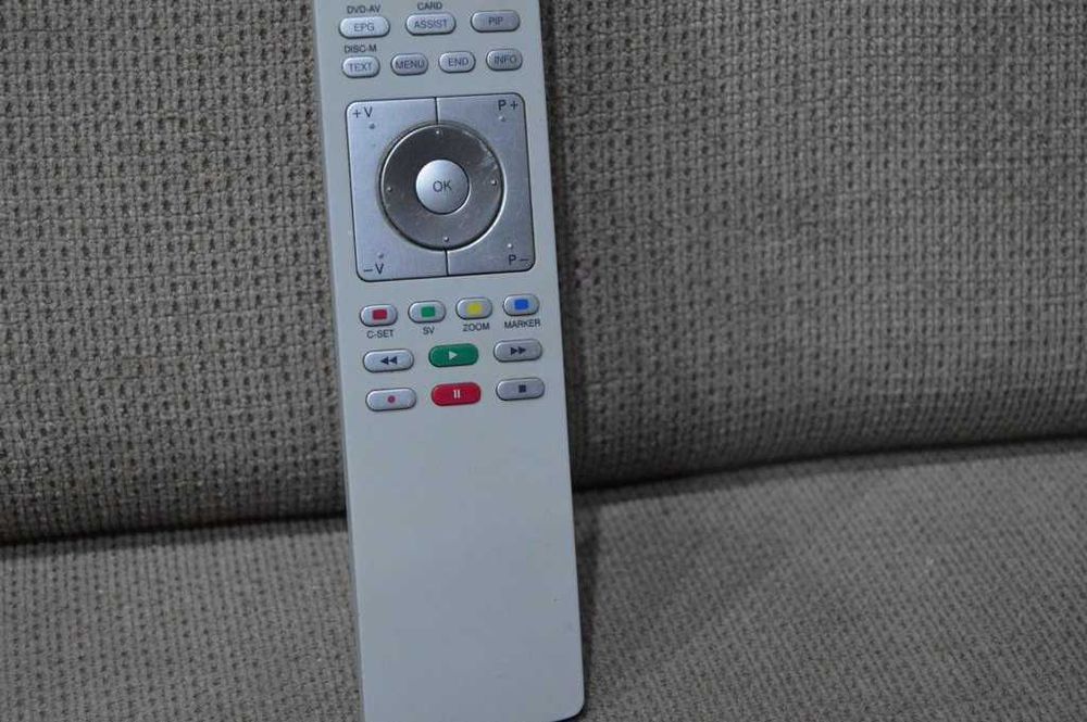 Telecomandă Originală Loewe Assist 2 (Cod 89950A10) cu Capac – Stare Bună