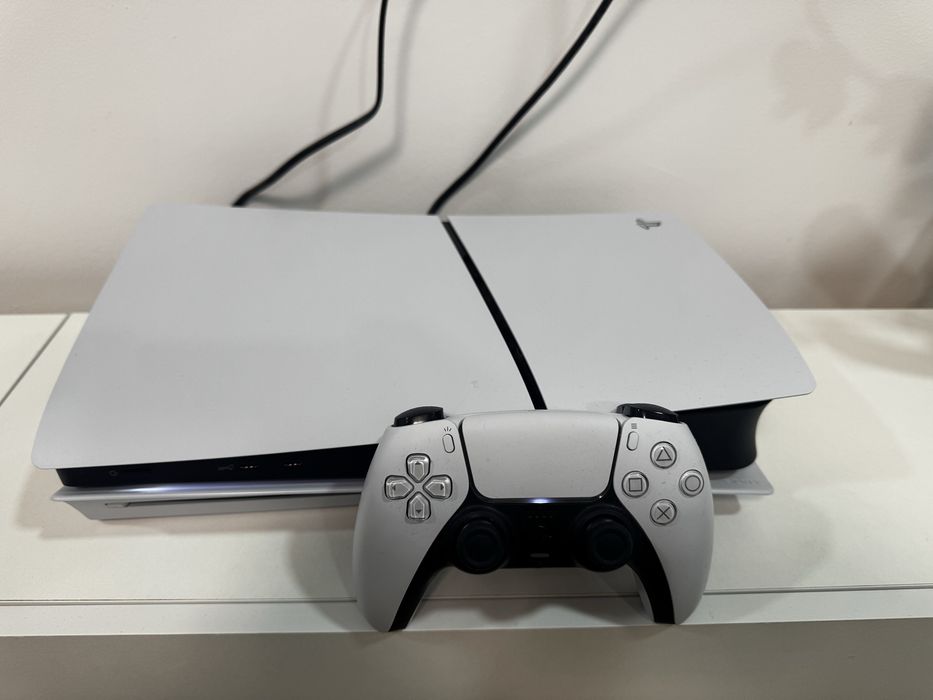Vând PlayStation 5 varianta cu disc
