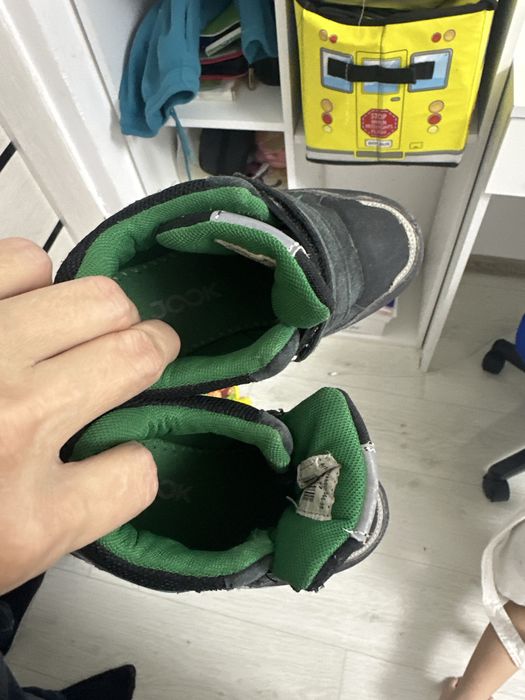 Продам кроссовки детские