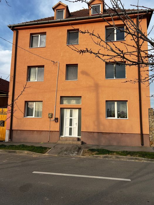 Casa spatioasa de vanzare