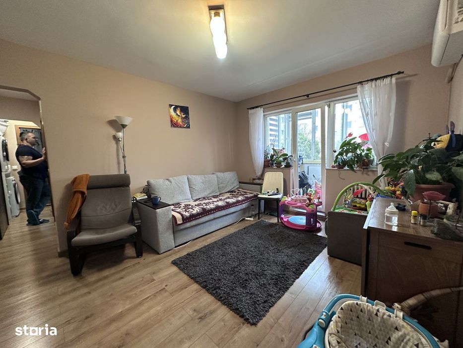 Apartament cu 4 camere, renovat complet