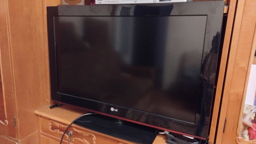 Vând televizor LG