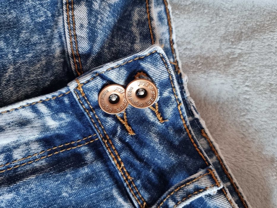 Къси сини панталонки