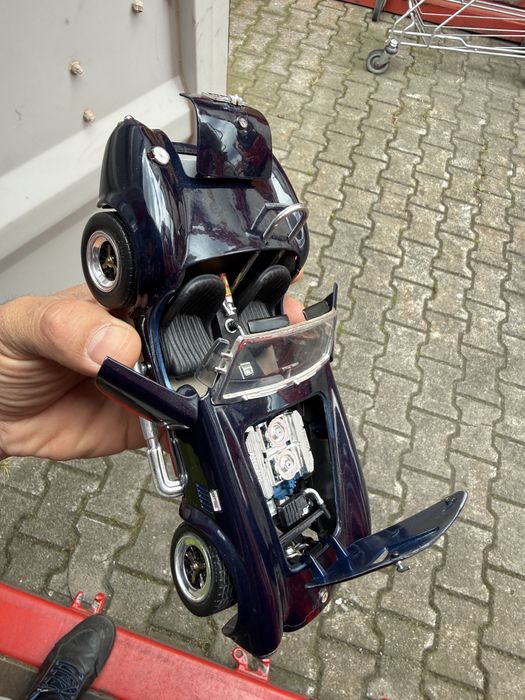F40. Burago, 1/18-1/48, ferrari, porsche, mercedes