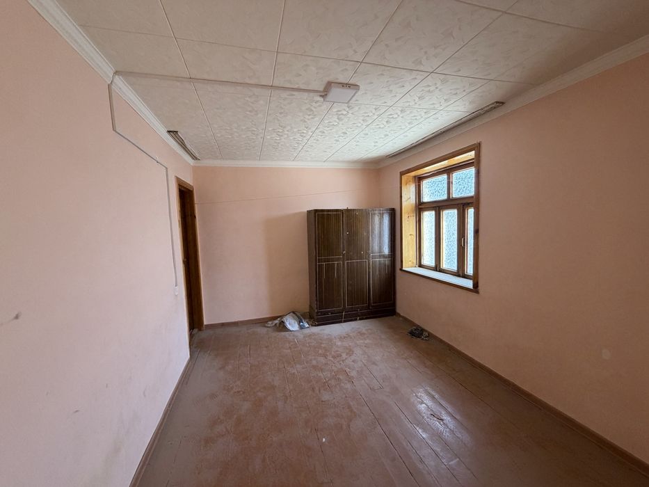 Сотилади  2хона 2 этаж гиштлик дом 6 метр веранда бор вокзал парк