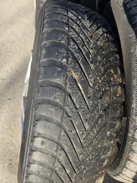 Vand jenti +anvelope R15