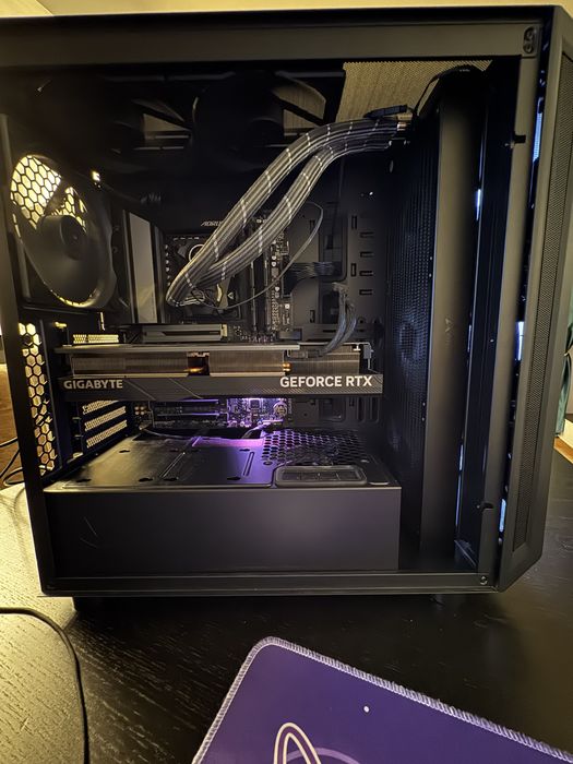 PC Gaming High-End RTX 4080 16GB / Ryzen 9 7950X3D / 32GB DDR5 / 2TB SSD + Tastatură Razer Huntsman Mini