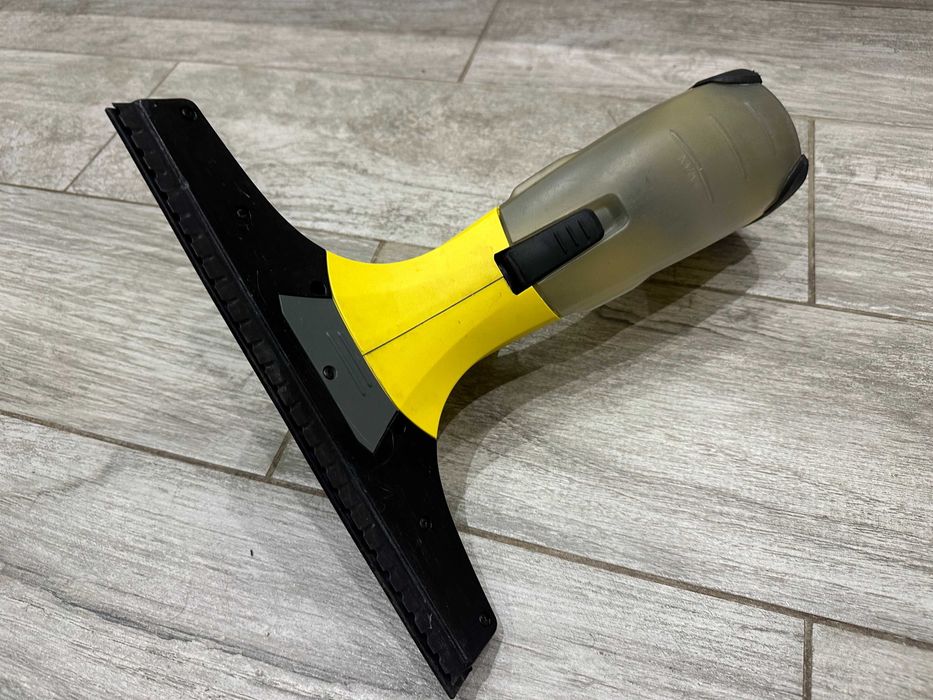 Уред за почистване на прозорци Karcher WV 2 Стъклочистачка