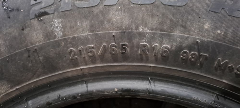 Продам зимние шины 215/65/16