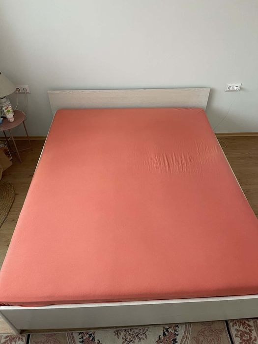 Спалня с подматрачна рамка и матрак - 170 на 200