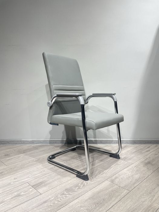 Офисное кресло стул для посетителей и конференц залов