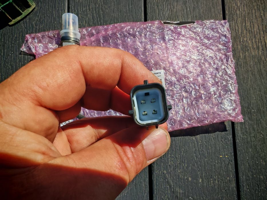 Нова, оригинална ламбда сонда Nissan с номер 22690-ED000.