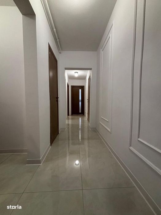 Apartament ultrafinisat cu 4 camere decomandate,etaj intermediar,zona — fotografia 3