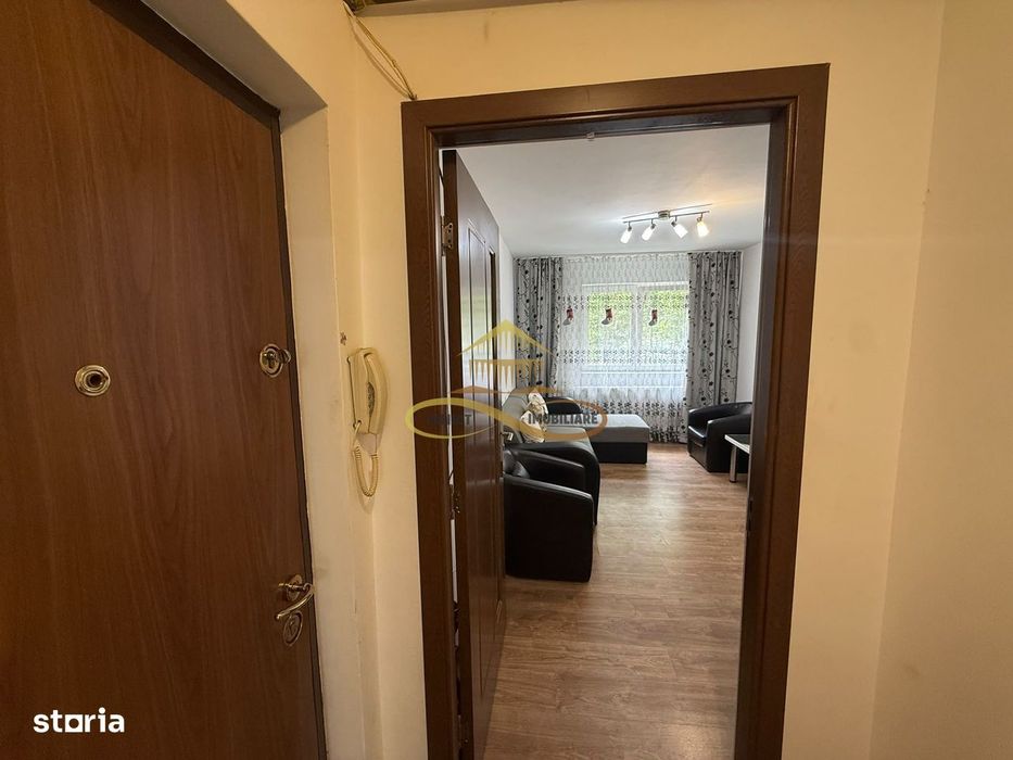 De Închiriat: Apartament 2 Camere semidecomandat, Curte Privată
