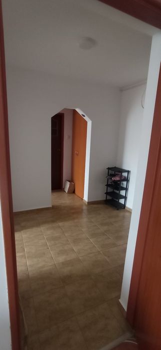 Închiriez apartament 2 camere decomandat
