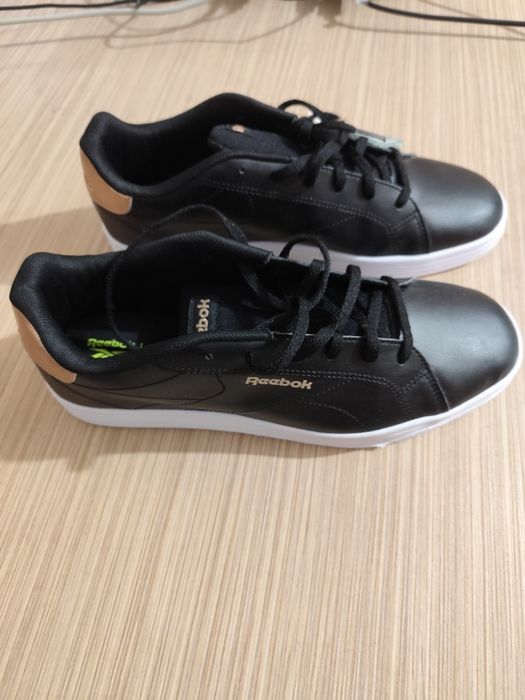 Adidasi Reebok noi