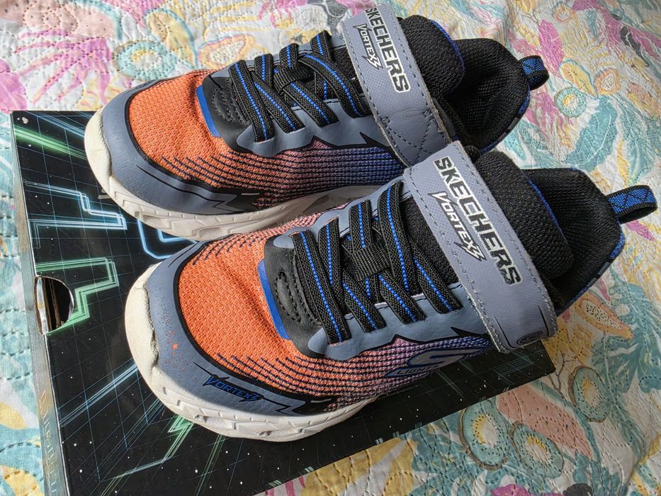 Adidasi Skechers marimea 32