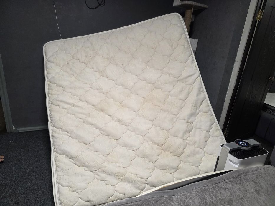 Матрас б/у хорошее состояние