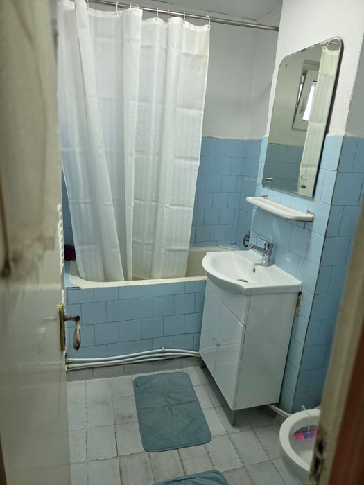 Apartament 3 camere et 4 din 10 cu lift!