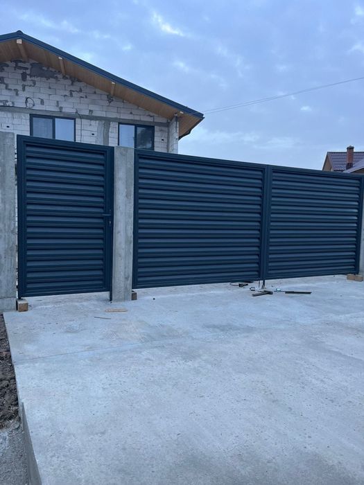 Porți garduri tip jaluzea